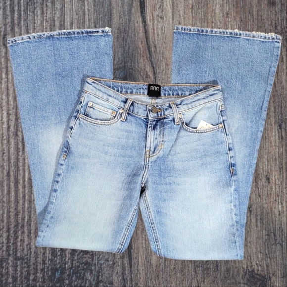 Urban Outfitters BDG Low Rise Flaired Jeans - Picture 2 of 6